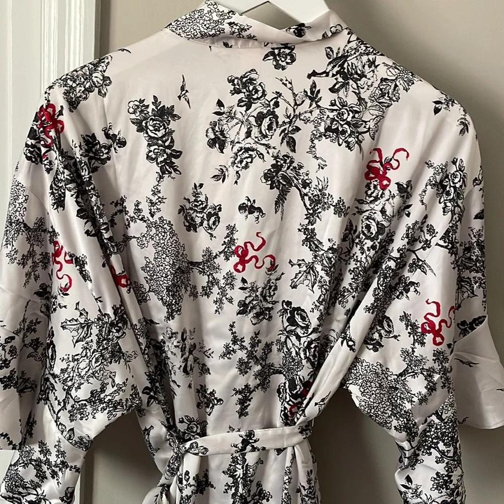 Victoria Secret Satin Robe - Picture 6 of 6